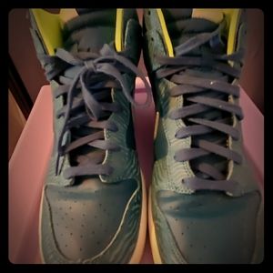 Nike blue and neon green  size 11 (43cm)